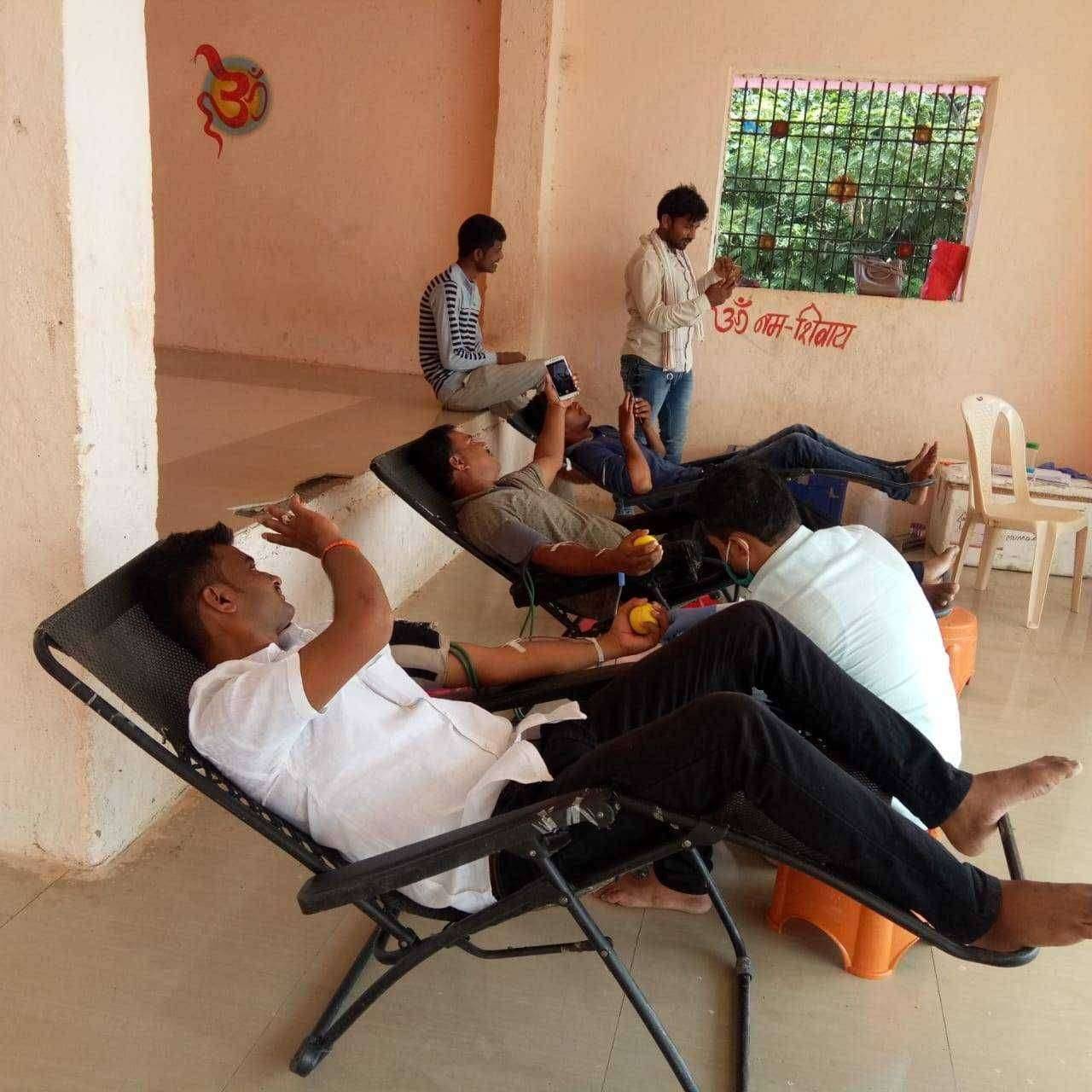 गाडवेवाडी येथे रक्तदान शिबीर संपन्न