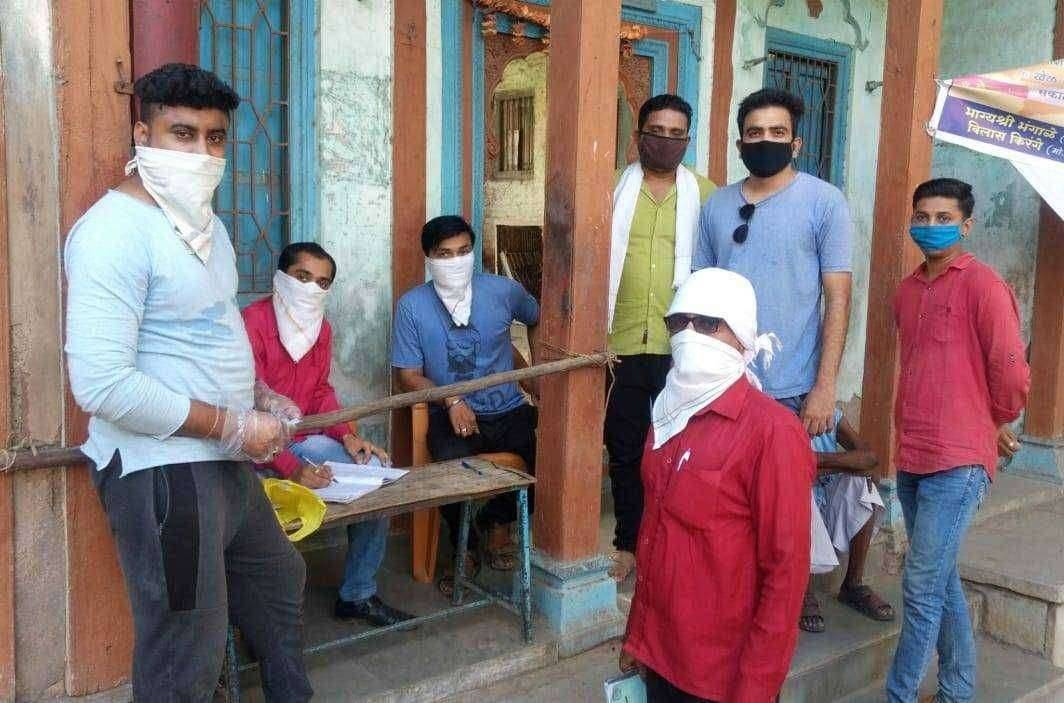 शिवा इव्हेंट तर्फे तर फैजपूर येथे मित्रपरिवार व जनाई गुरुकुल संस्था यांच्या तर्फे आर्सेनिकम अल्बम ३० चे मोफत वाटप