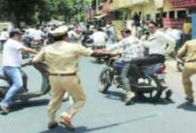 ?️ Big Breaking...पिंपरीत राडा, दगडफेक आणि गाड्यांच्या तोडफोडीनंतर पोलिसांकडून लाठीचार्ज