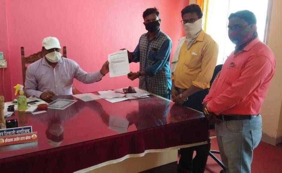 कोरोनामुळे त्रस्त जनतेचे तीन महिन्याचे वीजबिल माफ करा