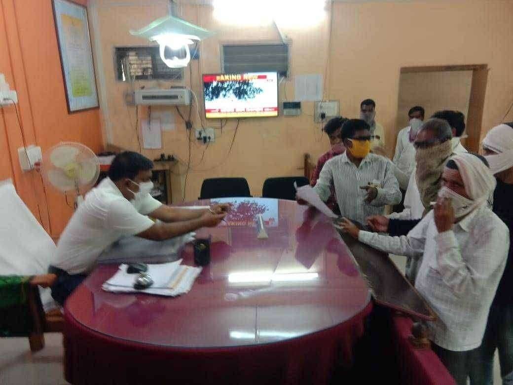 दोनशे युनीट पर्यंत चे विज बिल माफ करण्यात यावे पातूर तहसीलदार यांना निवेदन