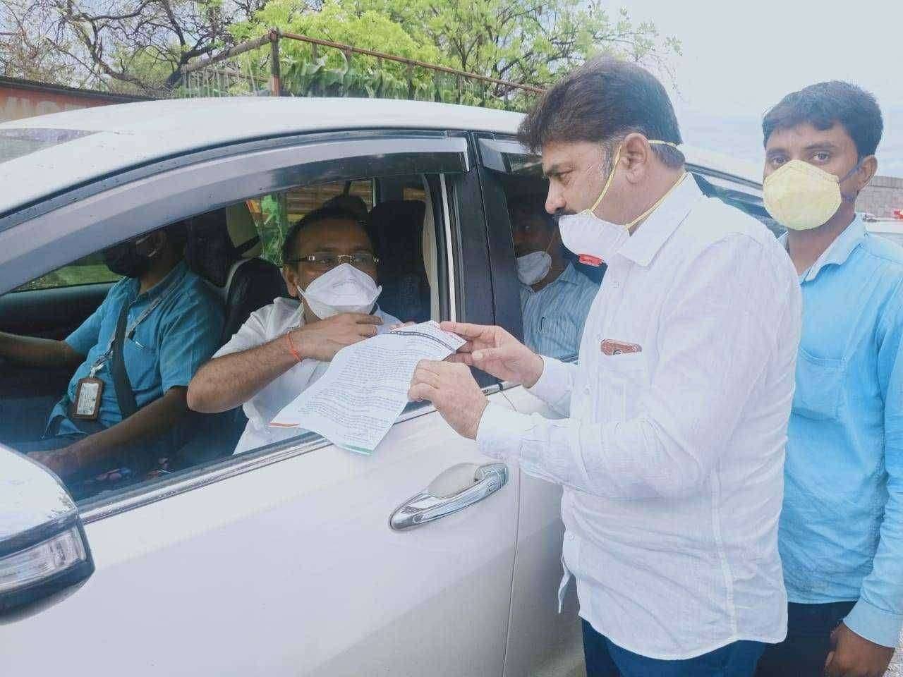 सावदा ग्रामीण रुग्णालयात पूर्ण कर्मचाऱ्यांसह वाहन व्यवस्था उपलब्ध करावी मा. नगराध्यक्ष राजेश वानखेडे यांचे नामदार टोपे यांना निवेदन