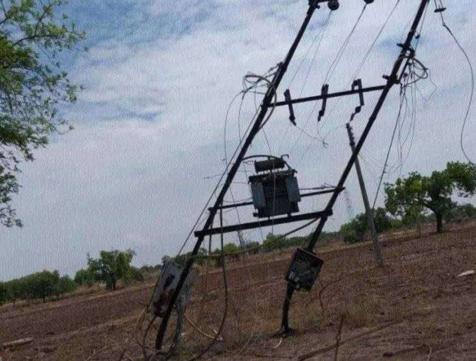 पिंपळे येथिल ट्रान्सफार्मरच्या अडचणीमुळे शेतकऱ्याची लांबली कापूस लागवड वीज कंपनीचे दुर्लक्ष