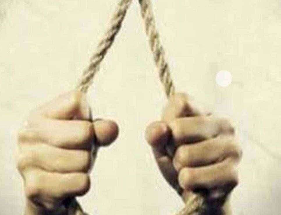 जळगावात मंडप व्यावसायिकाने केली आत्महत्या ; मुलीलाच दिसला गळफास घेतलेल्या अवस्थेत पिता!