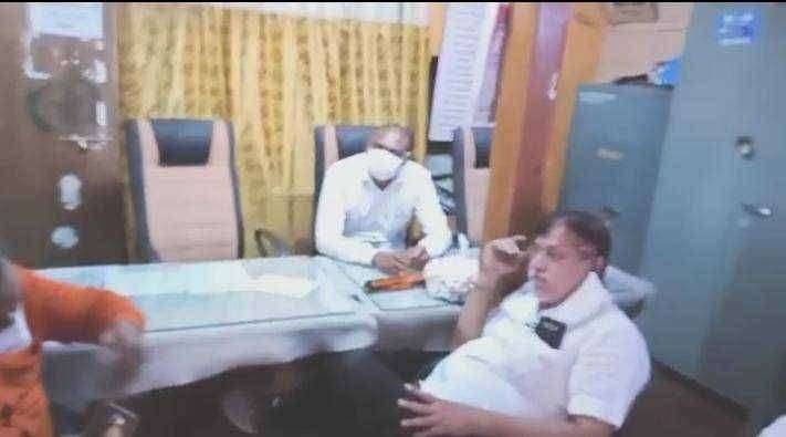 मोठा वाघोद्यात अखेर कोरोना संक्रमित अहवाल येताच अदृश्य सरपंचांनी दिली ग्रामपंचायतीला तासभराची दस्तक