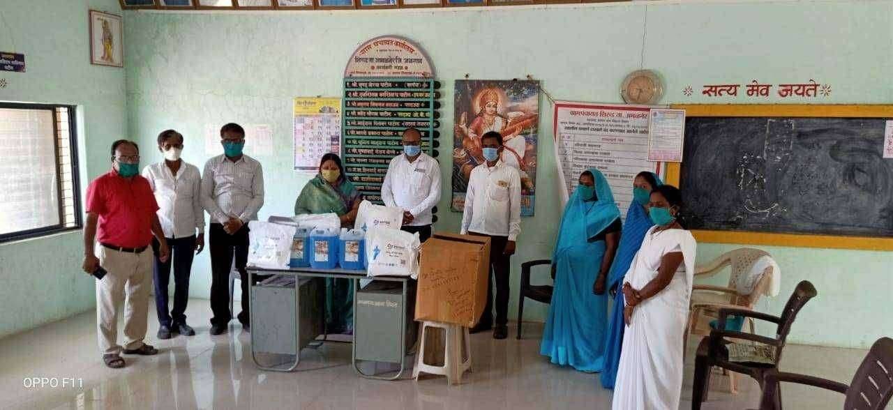 शिरूड गावाचे भूमिपुत्र डॉ संजय सांगोरे व सौरभ सांगोरे गावासाठी आरोग्यवर्धक मदत