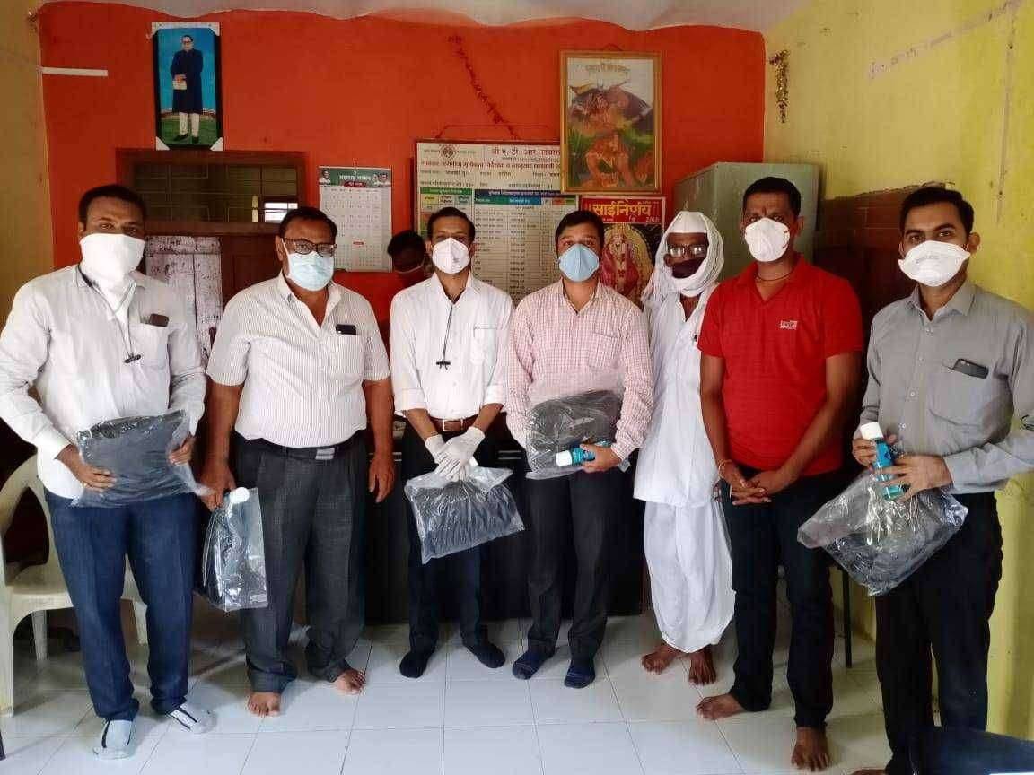 "कोरोना" महामारीत देखील वैद्यकीय सुविधा देणार्‍या खाजगी डॉक्टरांना पीपीई सरंक्षण किट व सॅनिटायझर वाटप...