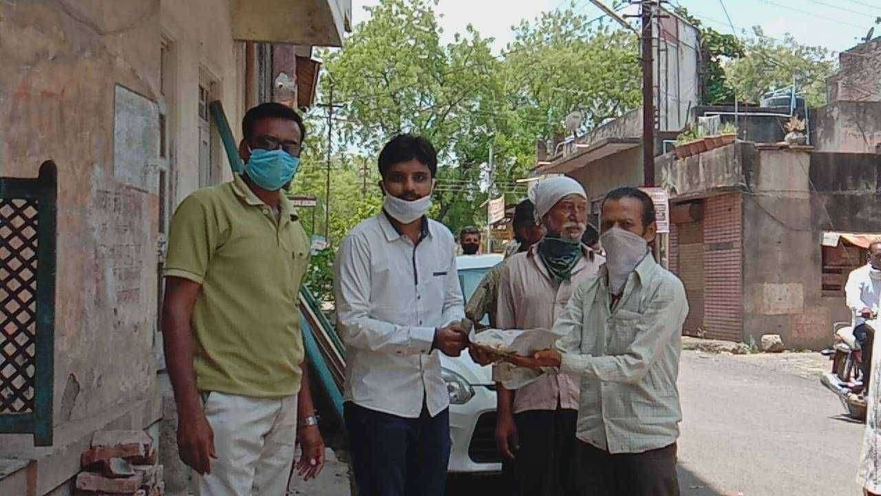 युवा नेतृत्व जिनल जैन यांच्या वाढदिवसानिमित्त गरजूंना मास्क,अन्न धान्य वाटप...