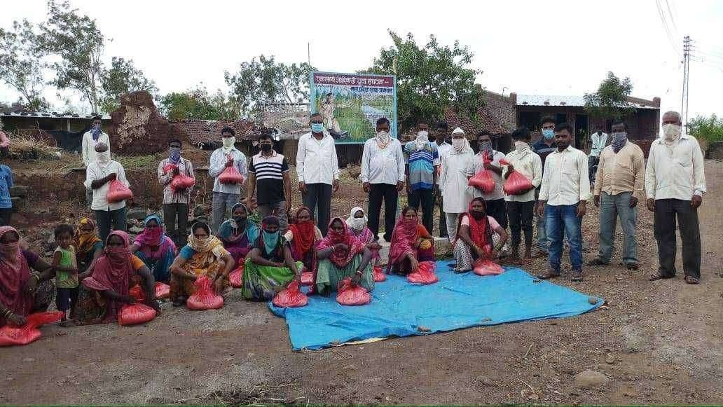 मदत...गरजवंत आदिवासींसाठी" या उपक्रमांतर्गत गरजू आदिवासींच्या कुटुंबांसाठी रेशन किटचे वाटप