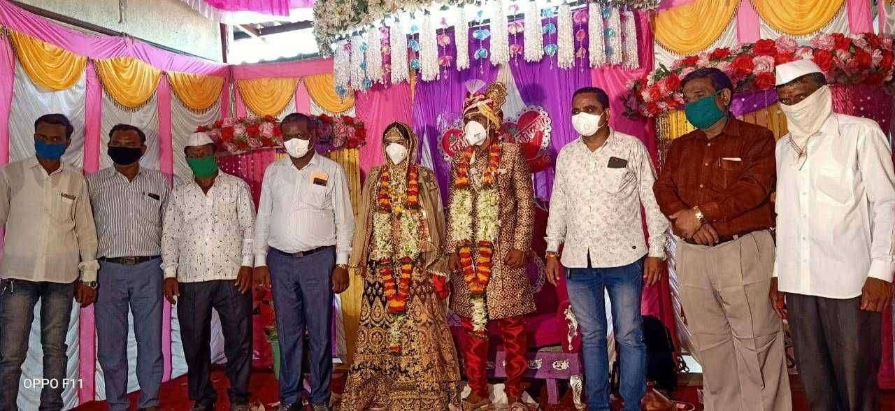 शिरूड येथे सामाजिक अंतर राखत साध्या व उत्कृष्ट पध्दतीने पार पाडला विवाह सोहळा