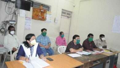 प्रतिबंधित क्षेत्रातील संसर्ग कमी करा, अक्कलकोट येथील आढावा बैठकीत जिल्हाधिकारी शंभरकर यांच्या सूचना