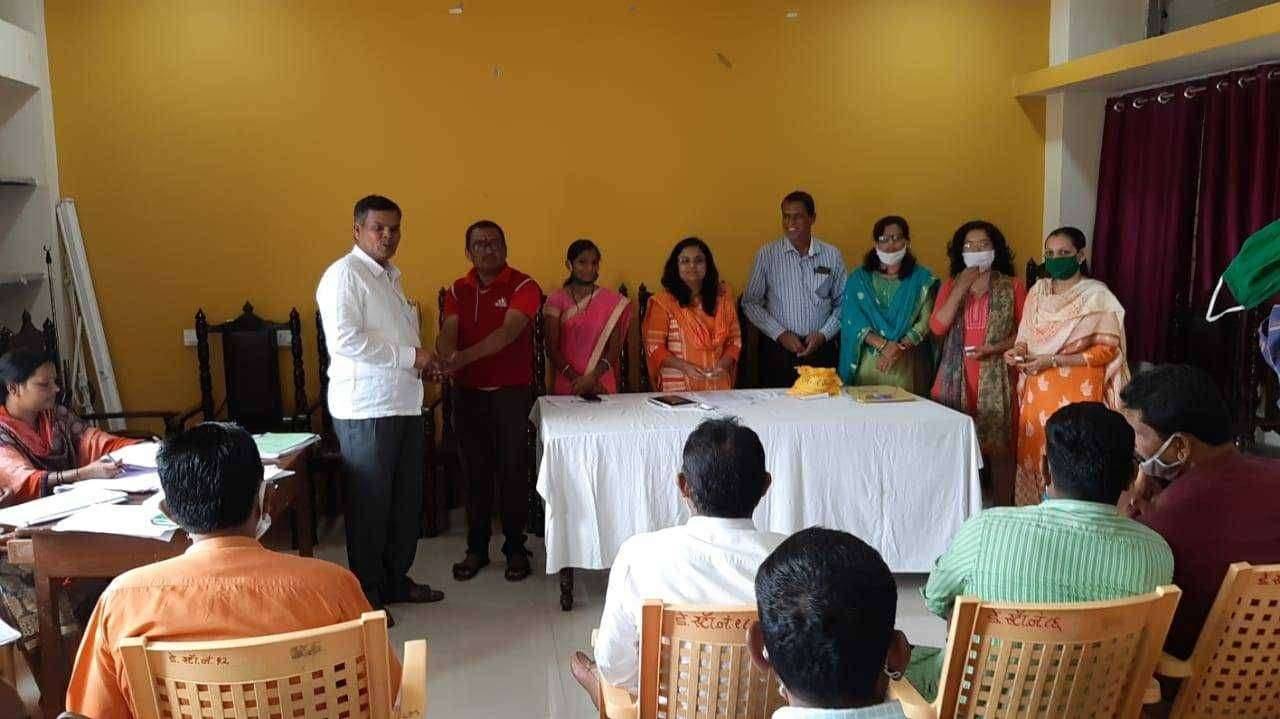 अनंतशांती तर्फे कागल तालुक्यातील ग्रामसेवकांना अल्सेनिक अल्बंम वाटप