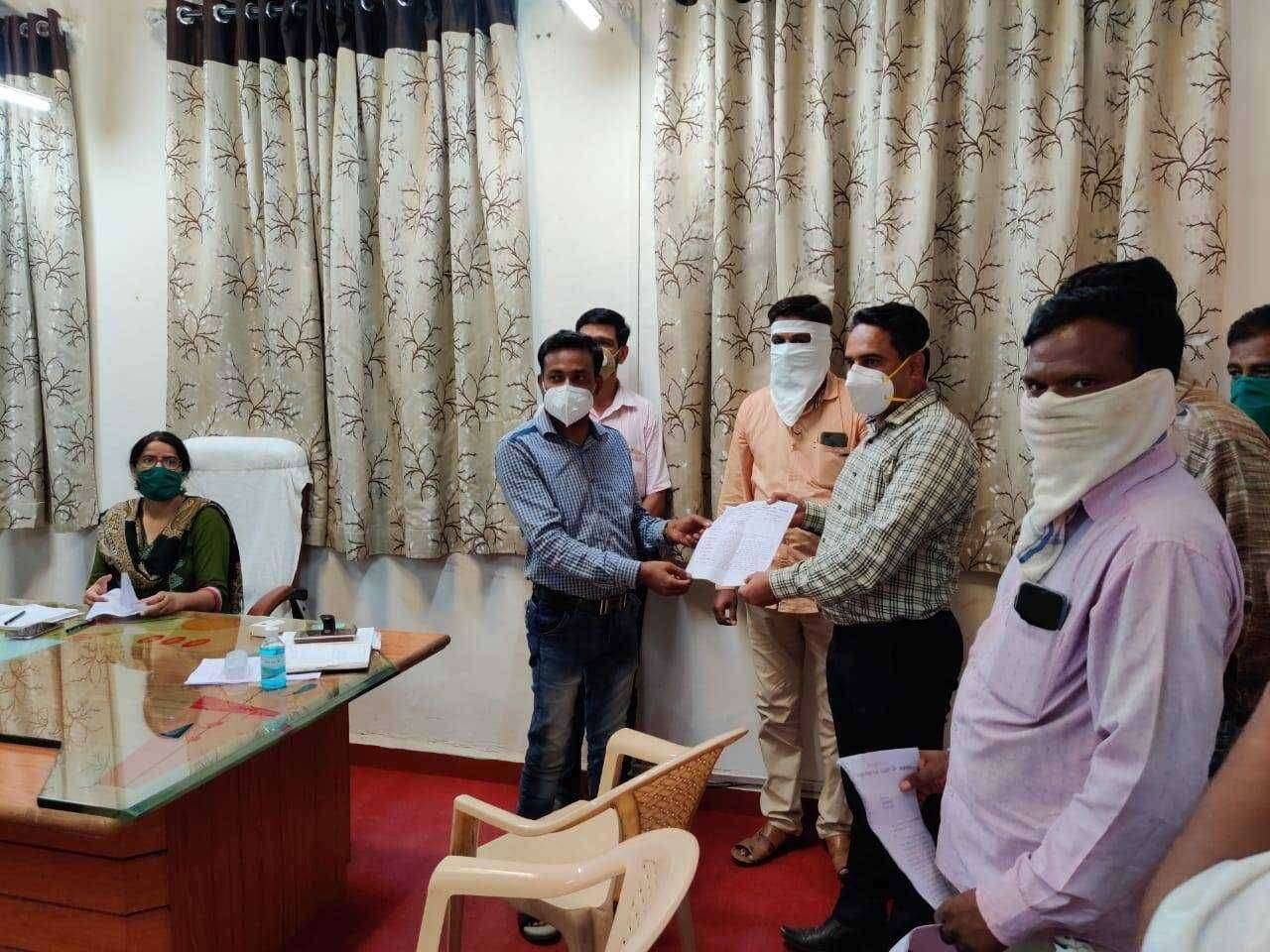 ?️ तलाठी व मंडळाधिकाऱ्यांना जीवे मारण्याचा प्रयत्न करणाऱ्या घटनेचा अमळनेर तालुका तलाठी संघाने निषेध