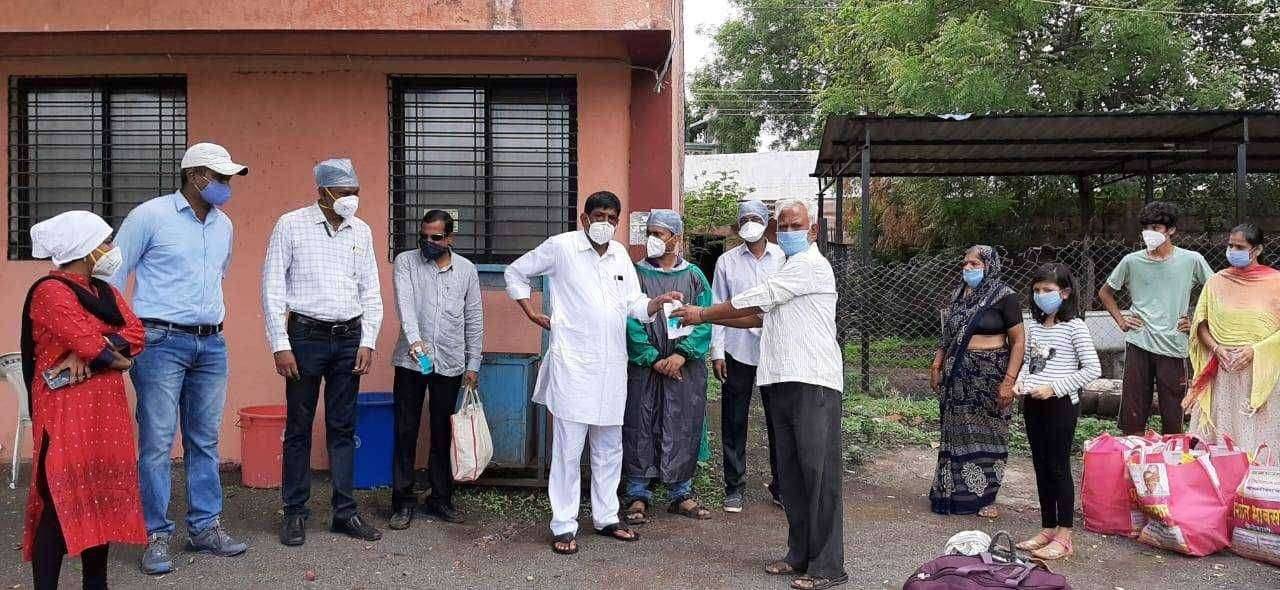 अमळनेर कोविड केअर सेंटरमधुन ३२ जणांची सुटका