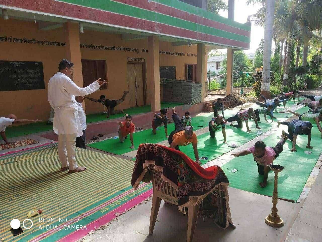 दररोज एक तास स्वतःसाठी काढणे आवश्यक-डॉ चौधरी. निंभोरा येथे योगदिनानिमित्त केली प्रात्यक्षिके सादर