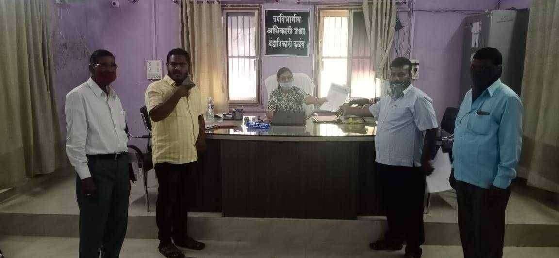 शेतकऱ्यांना पंधरा हजार रुपये प्रति एकरी अनुदान द्या तसेच पेट्रोल डिझेल दरवाढ व चिनी माल विक्री बंद करा रिपब्लिकन सेनेचे निवेदन