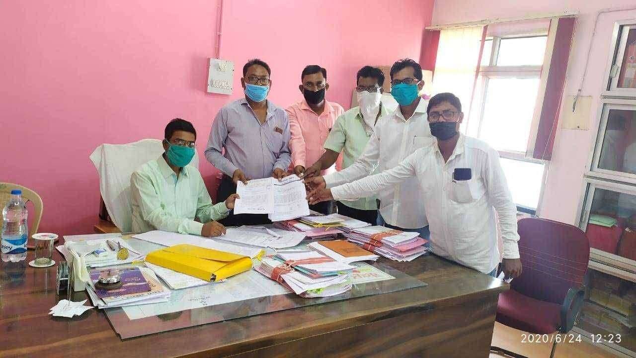 बंदर कोल ब्लॉक ला प्रक्रियेतून रद्द करण्यासाठी पर्यावरण प्रेमींनी दिले निवेदन