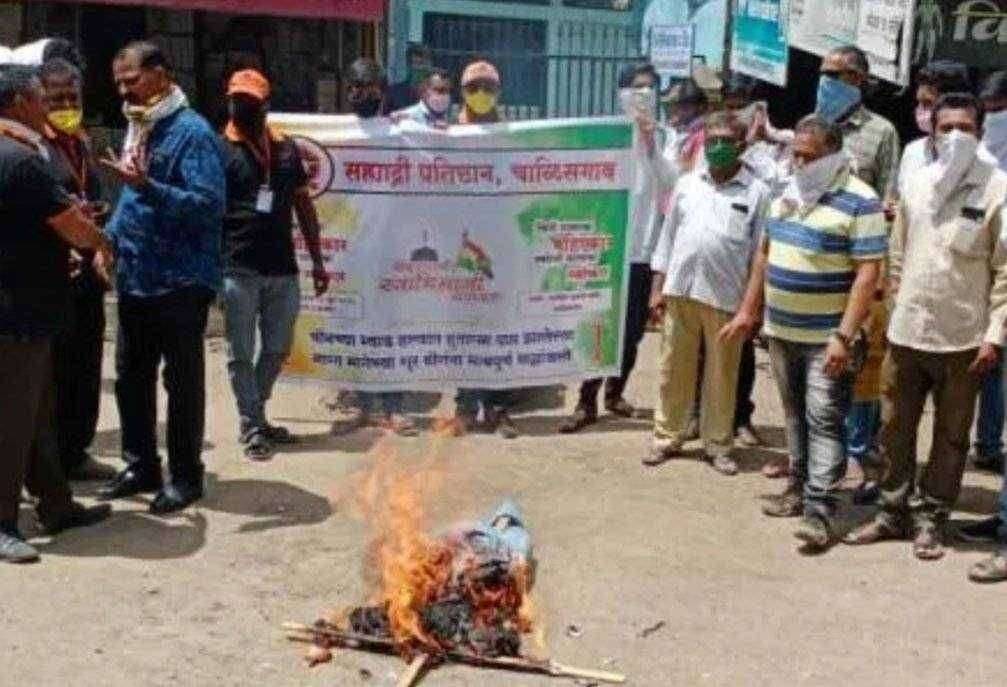 चाळीसगावात सह्याद्री प्रतिष्ठानच्या मार्फत चीन राष्ट्राध्यक्षाच्या पुतळ्याचे दहन