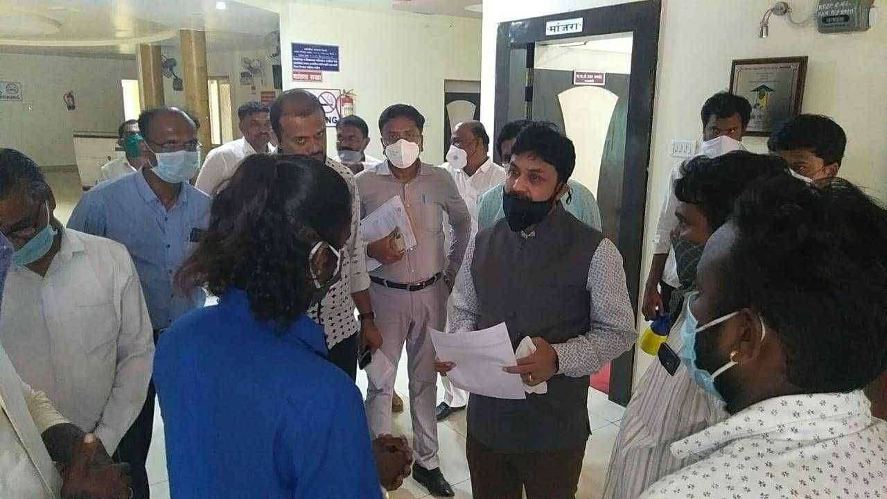 डॉ बाबासाहेब आंबेडकर पार्क सुशोभीकरणाचे काम तात्काळ सुरू करण्याचे साकडे राज्य मंत्री मा संजय बनसोडे यांचे कडे भीम आर्मी ने केली मागणी