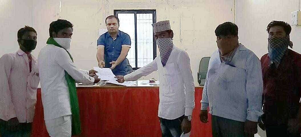 मुस्लिम समाजाच्या सार्वजनिक काब्रिस्तान मध्ये नालीचे घाण पाणी येऊन होत