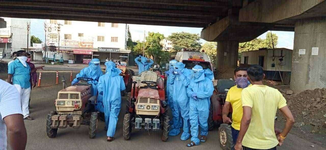 चिंचखेडरोड व परिसरात कोरोना रोगासाठी जंतूनाशकाची फवारणी