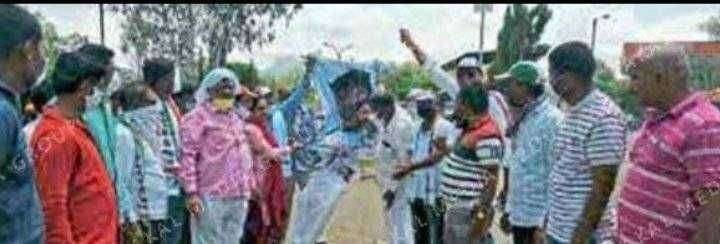 येवल्यात आमदार गोपीचंद पङळकर यांचा जाहीर निषेध.