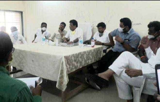 शेतकऱ्यांना पिक कर्ज देण्यास टाळाटाळ करण्याऱ्या बॅक आधीकाऱ्याना आमदार तानाजीराव सावंत यांनी झापले