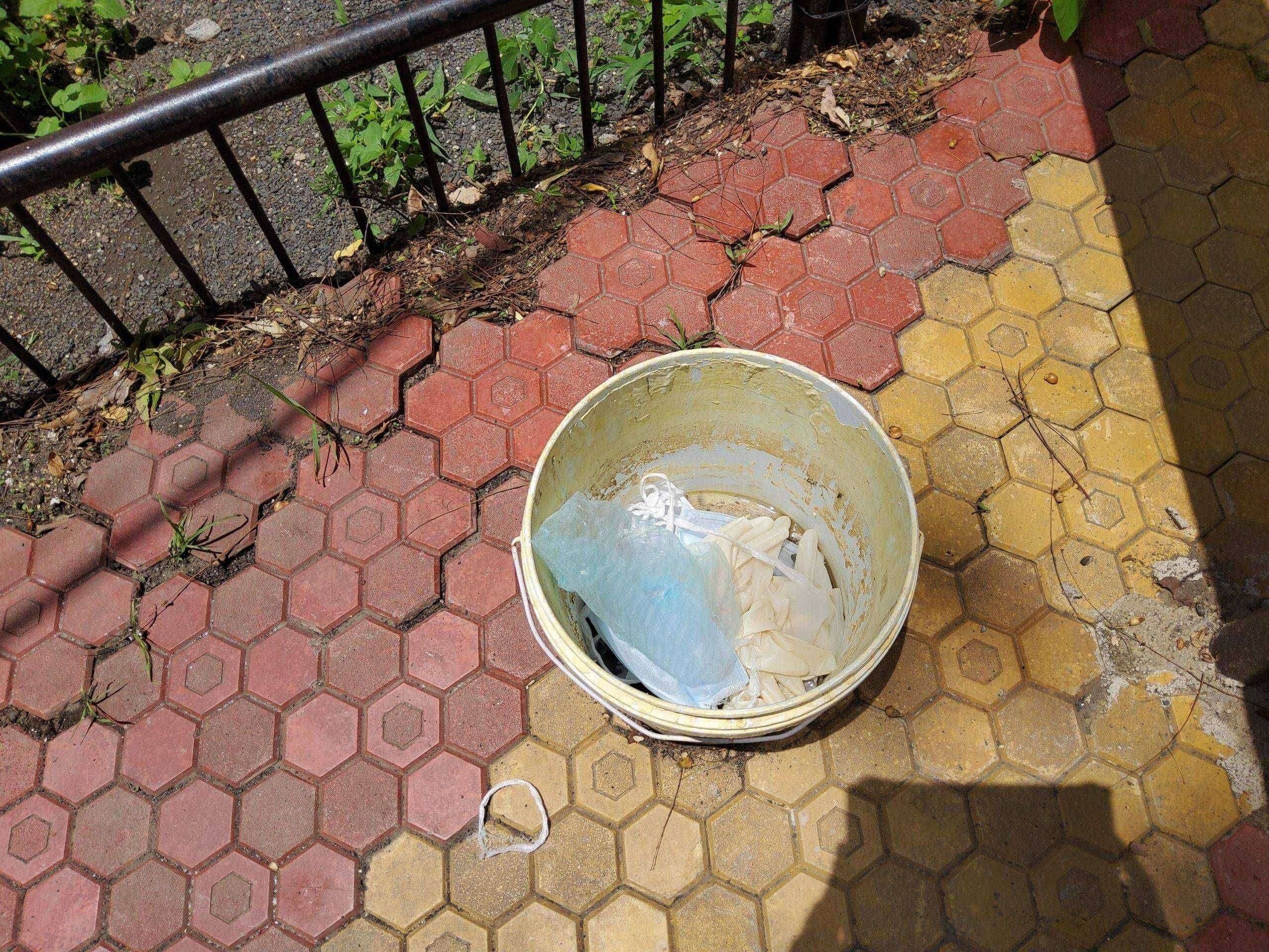 ? ठोस प्रहार ब्रेकिंग..अमळनेर कोव्हीड केअर सेंटर मधील लोक गावात फिरून येतात?प्रशासन झोपा काढते का? ...पॉझिटिव्ह आणि कोरेन्टाईन रुग्णांनी केल्या तक्रारी