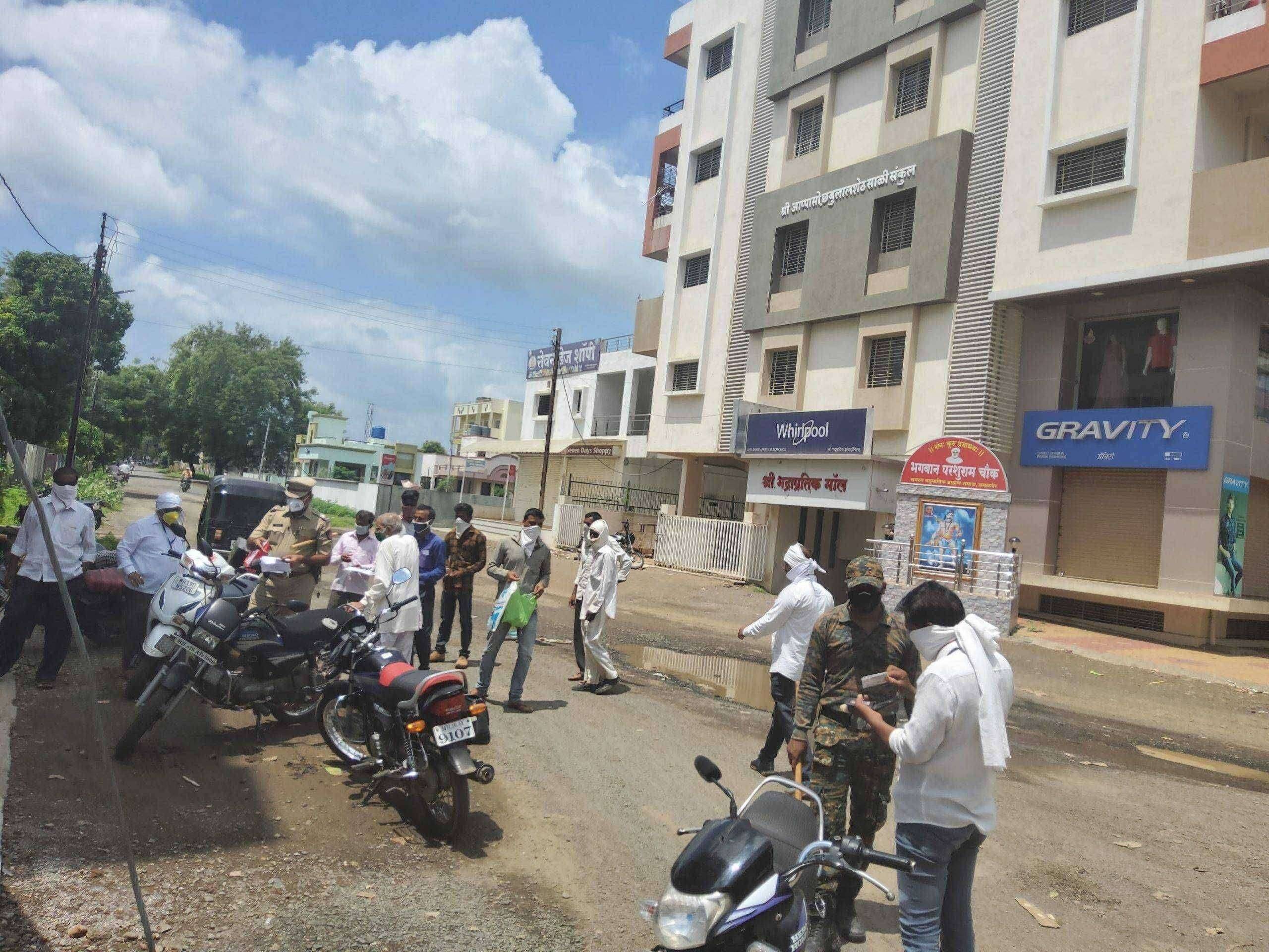 लॉक डाऊन च्या पार्श्वभूमीवर ८५४ लोकांवर कारवाई