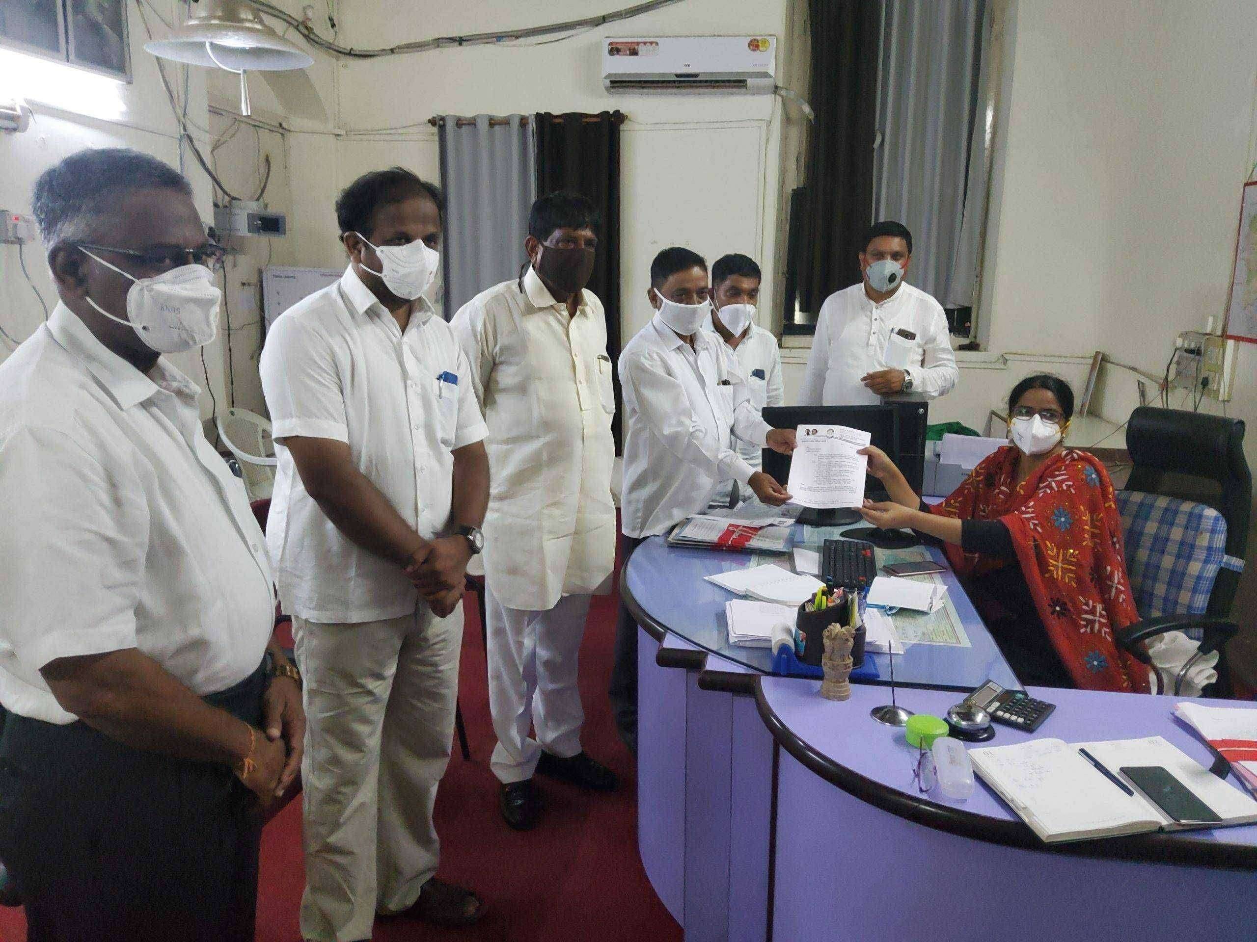 अमळनेर ग्रामीण काँग्रेस कमिटी तर्फे अतिवृष्टी ची नुकसान भरपाई न मिळाल्यास उपोषण..उपविभागीय अधिकारी आणि तहसीलदार यांना निवेदन