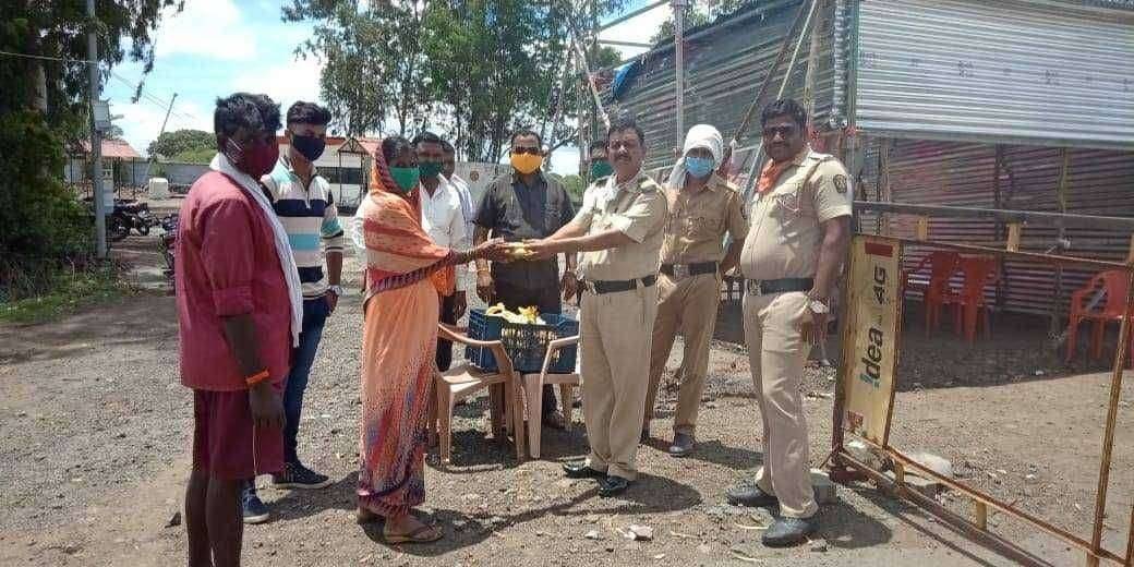 कळंब पोलिस स्टेशनचे कर्तव्यदक्ष पोलिस कॉन्स्टेबल चंद्रकांत(मामा)पवार यांनी जपली माणुसकी