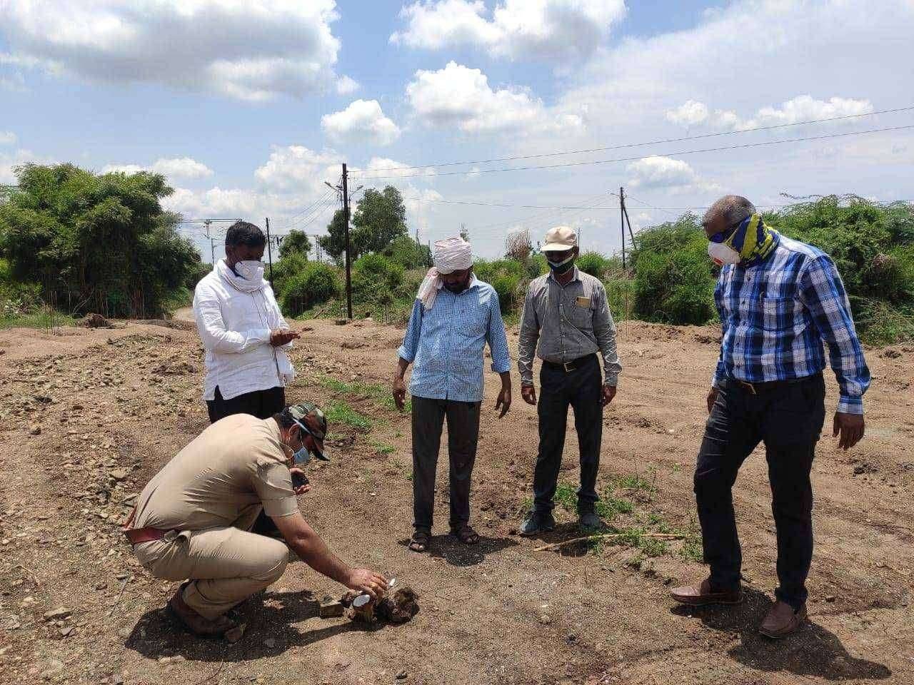 वरणगाव शहरात विकासाची कामे अफाट माजी नगराध्यक्ष सुनील काळे* डीपीडिसी अंतर्गत वरणगाव शहरात 8 सौरऊर्जेच्या लाईट लावण्याच्याकामाचे भूमिपूजन संपन्न