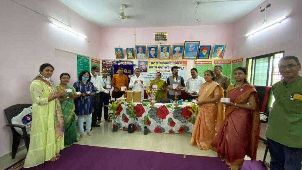 लॉयन्स ग्रुपच्या दत्तकगाव चांप्यात कोरोना वारीयर्स डॉक्टरांचा सत्कार