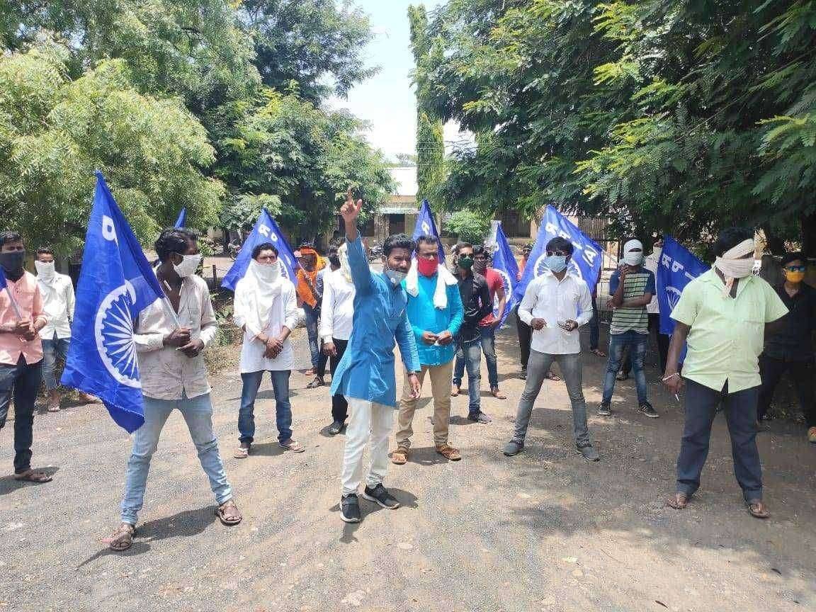 रिपब्लिकन पार्टी ऑफ इंडिया आठवले गटाच्यावतीने तहसील कार्यालय पातूर येथे महाविकास आघाडी सरकार विरोधात भव्य निदर्शने