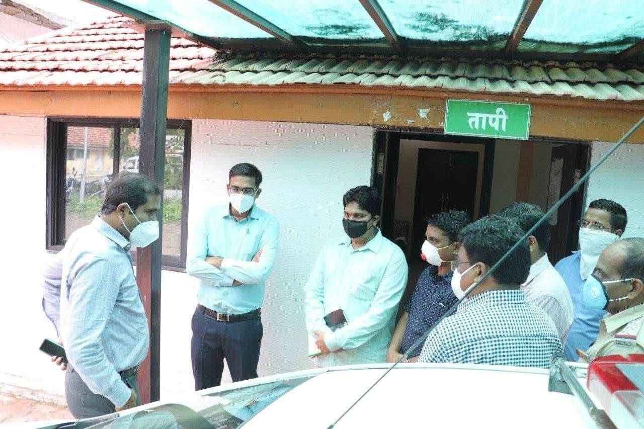 जळगाव जिल्ह्याचा पदभार स्विकारल्यानंतर प्रथमच जिल्हाधिकारी अभिजित राऊत यांनी चाळीसगाव येथे भेट दिली.