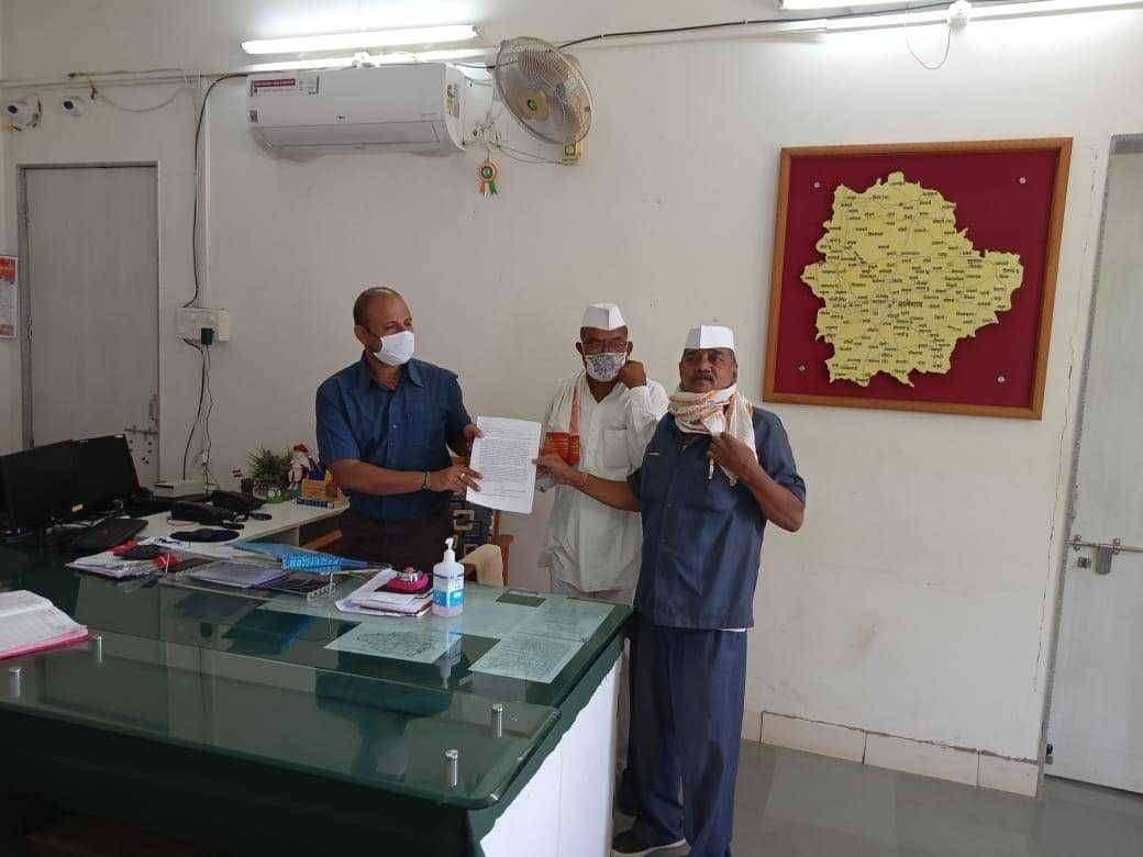 अखिल भारतीय वारकरी मंडळाचे मालेगांव तालुका कमिटीने घेतली तहसिलदारांची भेट.