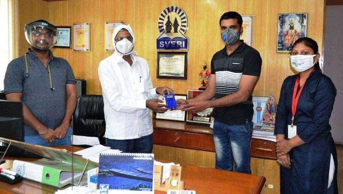 कोरोनाला रोखण्यासाठी स्वेरीने केली ‘डिस्टन्स अलर्ट डिवाइस’ची निर्मिती