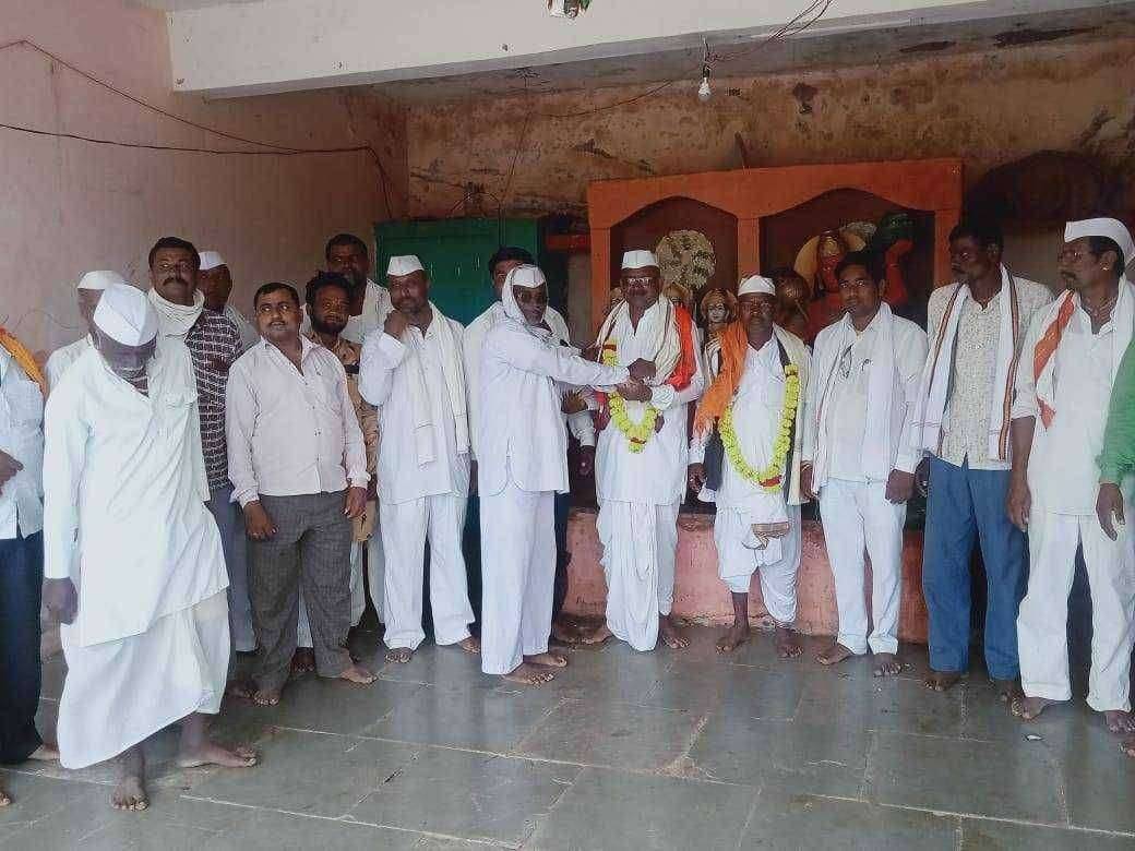 विनायक महाराज हेंबाडे यांचा किसान सभेच्या वतीने सत्कार