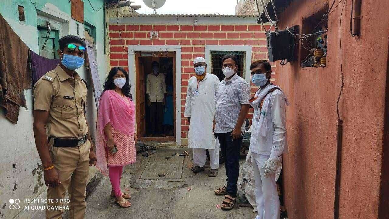 कंटेनमेंट झोनमध्ये फिरून तहसीलदार करतात सर्वसामान्यांची विचारपूस