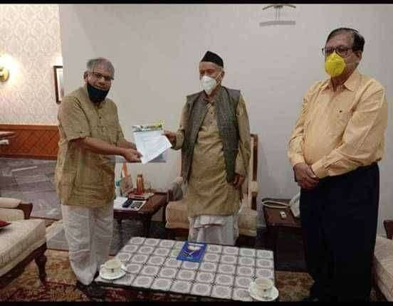 ग्रामपंचयातीवर प्रशासक नेमणे हे घटनाबाह्य प्रकाश आंबेडकरानी घेतली राज्यपालांची भेट