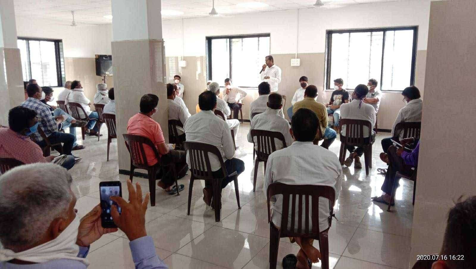 कोरोना प्रादुर्भाव रोखण्यासाठी जिथे सरकार कमी पडेल तिथे आम्ही चाळीसगावकर उभे राहू सर्वपक्षीय बैठकीत आमदार मंगेश चव्हाण यांचा निर्धार