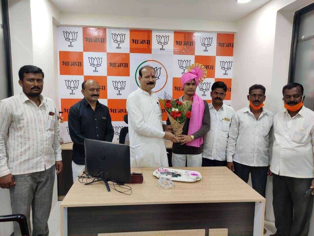 बारावी मध्ये कु.वैभव केमदारणे याने ९६.००% गुण घेऊन जवाहर नवोदय विद्यालय तुळजापूर येथुन प्रथम