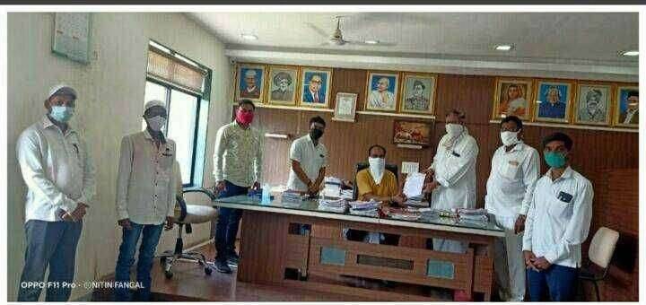 भाजपा कार्यकर्त्यांचे तहसीलदारांना निवेदन