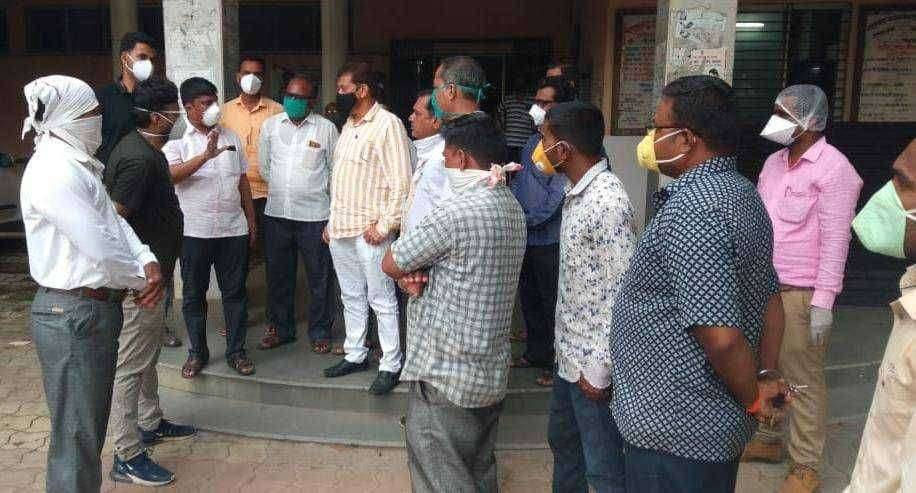 आमदार राजू भोळे यांची चोपडा उप जिल्हा रुग्णालय कोव्हिडं सेंटर ला आकस्मिक भेट