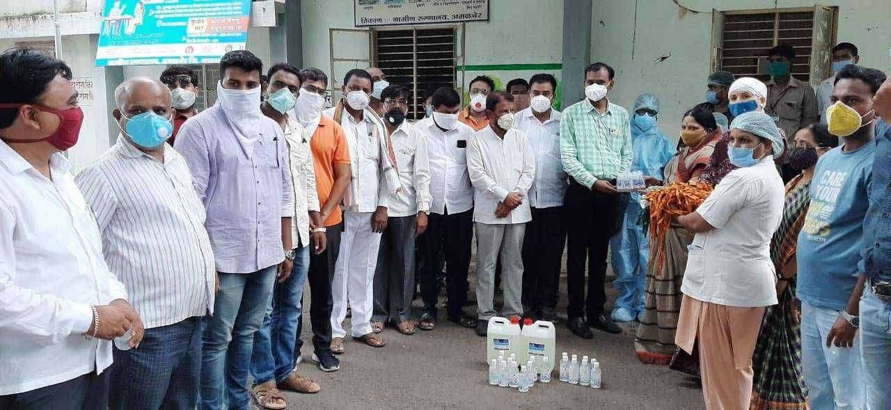 ग्रामीण रुग्णालयास राज्याचे उपमुख्यमंत्री ना.अजित पवार यांच्या वाढदिवसा निमित्त 15 लिटर सॅनिटायझर व 300 मास्क.