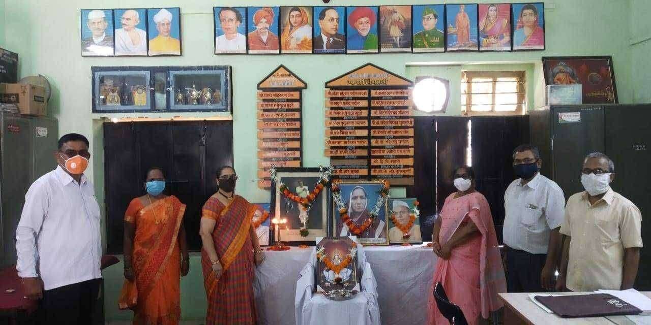 ७६ वर्षात प्रथमच द्रौ.रा.कन्याशाळेचा वर्धापनदिन विद्यार्थिनींच्या अनुपस्थितीत 'लॉकडाउन'.