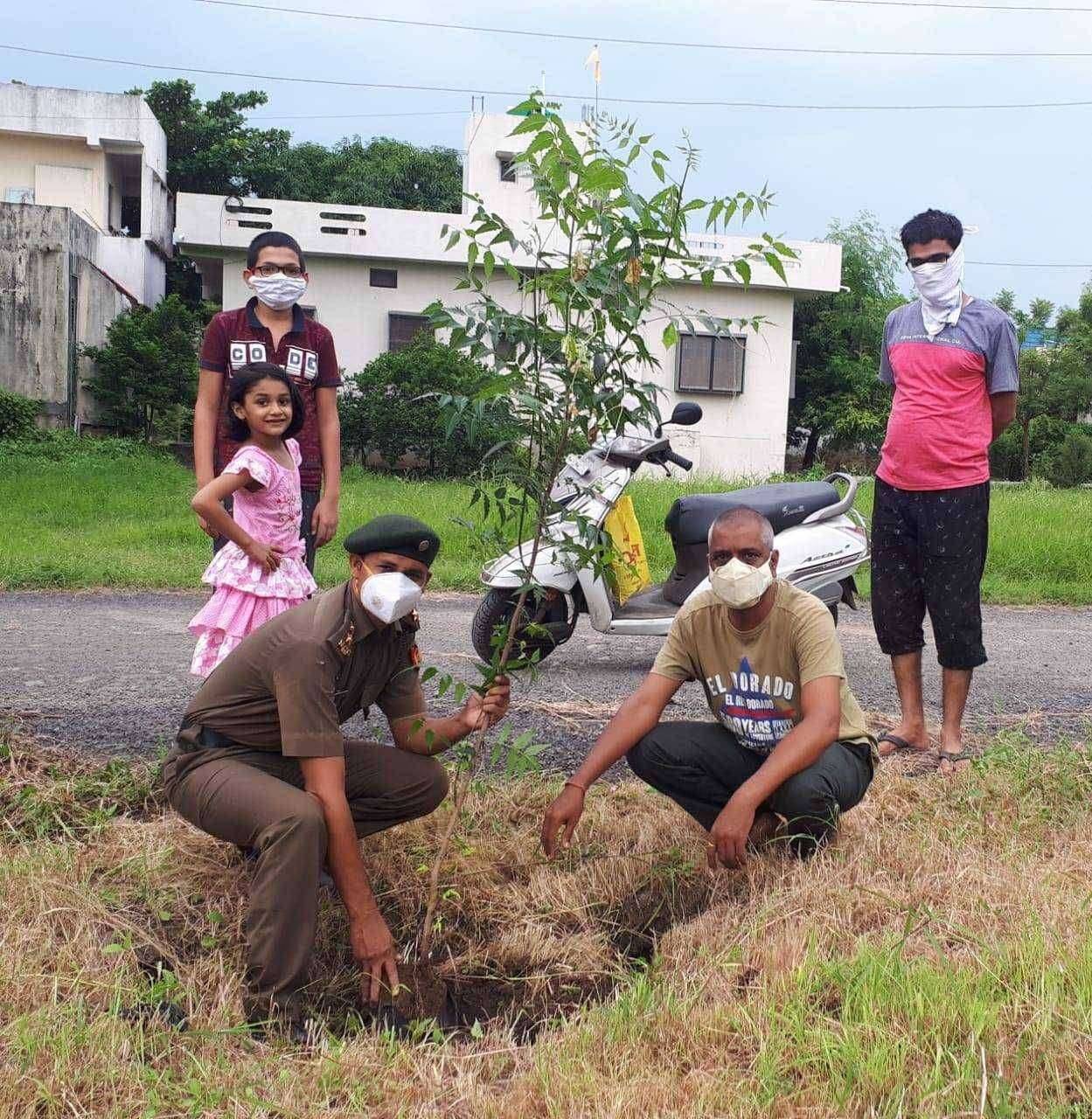 राष्ट्रीय छात्र सेनेने राबविला वृक्षारोपणाचा यशस्वी उपक्रम