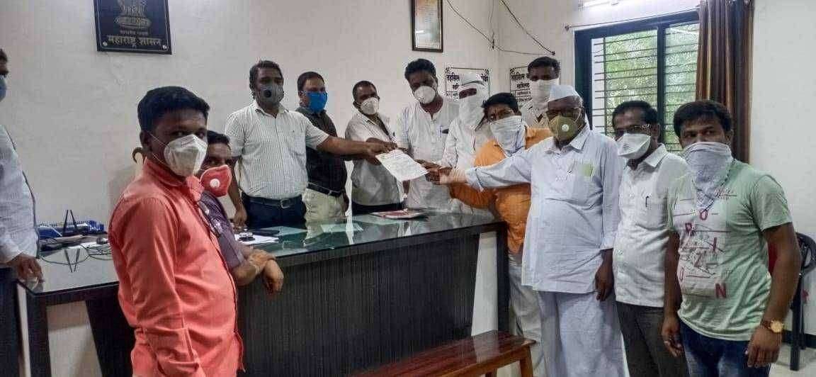 आ. चिमणराव पाटील,पारोळा तालुका शिवसेना, युवासेना यांच्याकडून व्यंकय्या नायडू यांचा जाहीरनिषेध-------