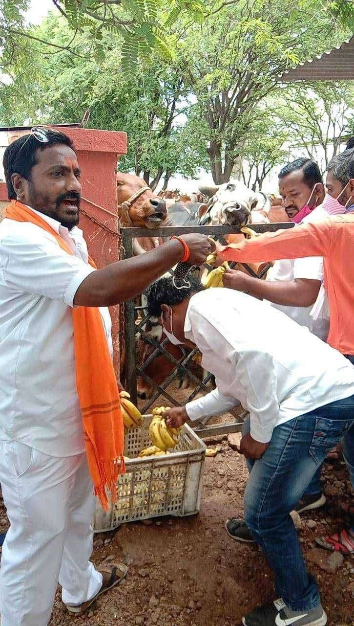 उद्धव ठाकरे साहेबांच्या वाढदिवसानिमित्त विविध सामाजिक उपक्रमांचे आयोजन