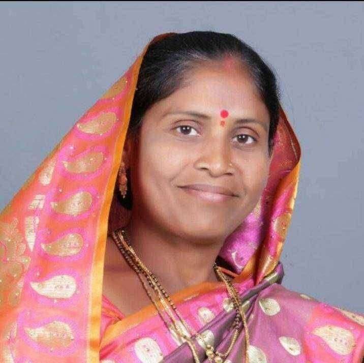 आदिवासी रणरागिनी चिखली गावच्या सरपंच अनिता आढारी यांना कोरोना योध्दा पुरस्कार
